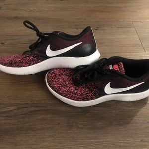 Nike Flex Contact Sneakers
